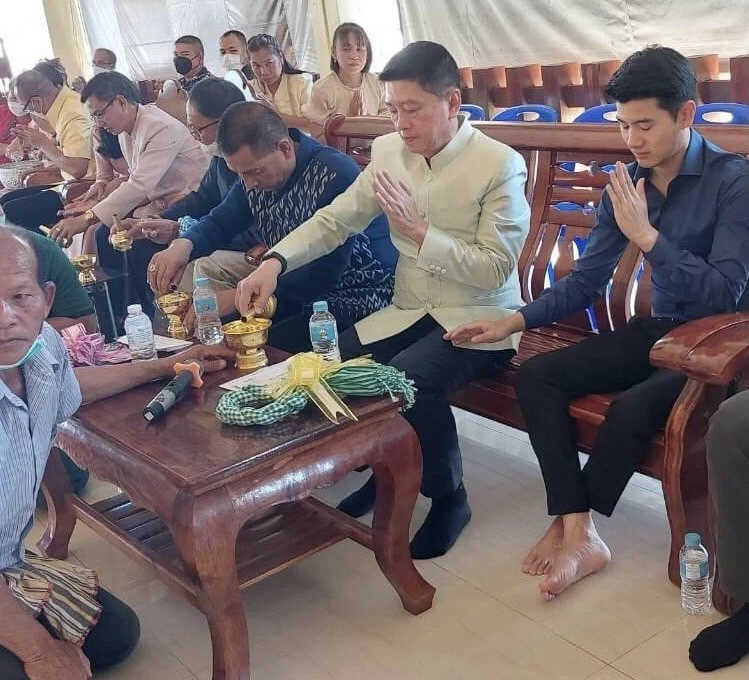   เสี่ยอนุรักษ์ พาลูกชาย ออกหาเสียง เหมือนรู้ชะตากรรมล่วงหน้า 