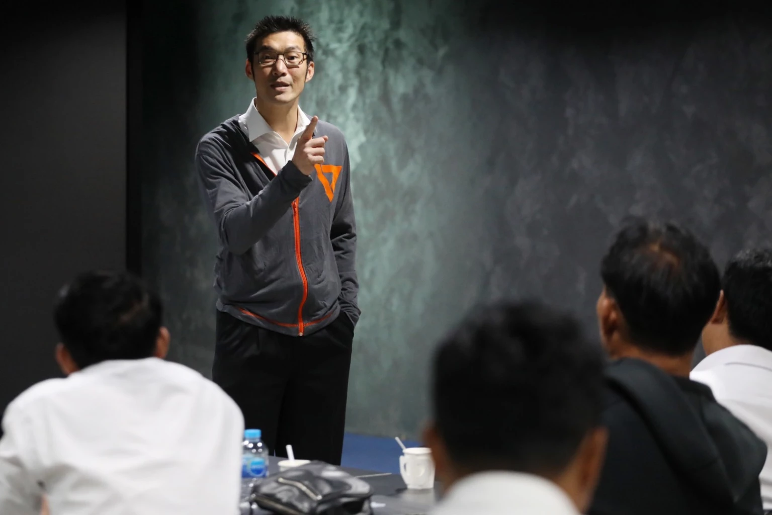 ธนาธร จึงรุ่งเรืองกิจ ประธานคณะก้าวหน้า