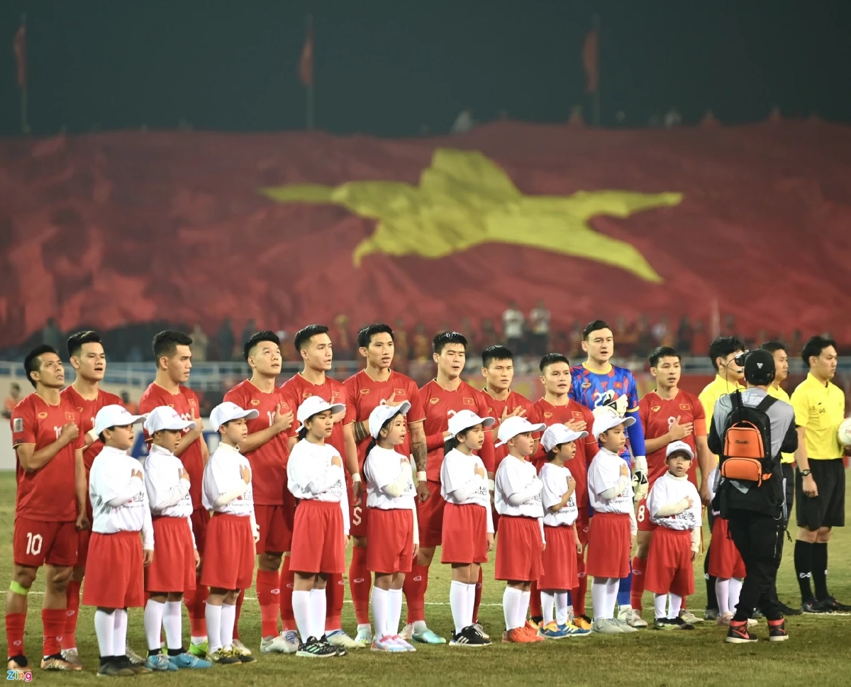 ทีมชาติเวียดนาม   ผ่านเข้าสู่รอบชิงชนะเลิศ ฟุตบอลอาเซียนคัพ  ในแบบไร้พ่าย และพบกับ ทีมชาติไทย  แชมป์สมัย ที่ผ่านมา