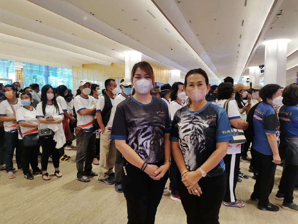 ประชาชนที่เดินทางมาจากจ.ชลบุรี