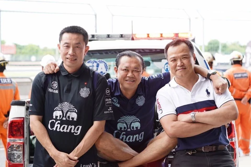 นายเนวิน ชิดชอบ , นายอนุทิน ชาญวีรกุล และ นายศักดิ์สยาม ชิดชอบ