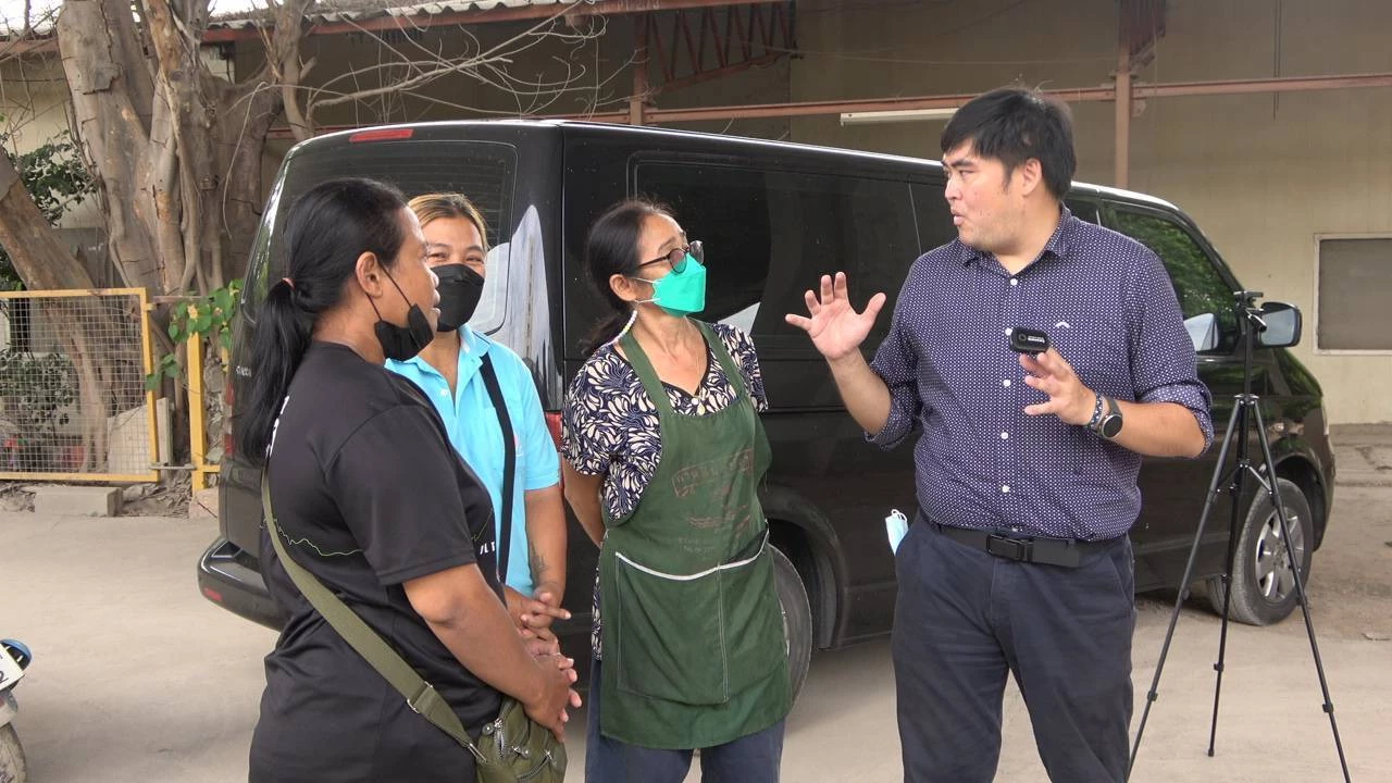 แสนยากรณ์ พูดคุยกับชาวบ้านชุมนุมโชติวัฒน์