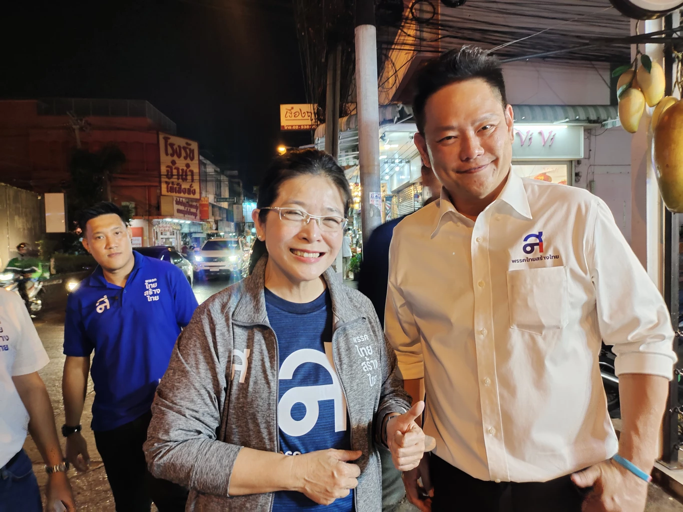 คุณหญิงสุดารัตน์ เกยุราพันธุ์ และ นายสุวงค์ จินตรักษ์