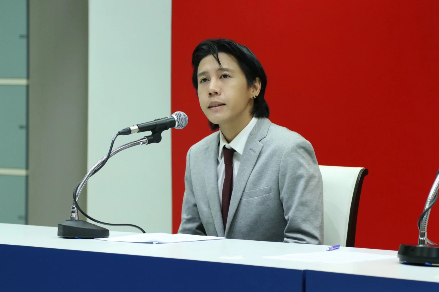 นายชานันท์ ยอดหงส์