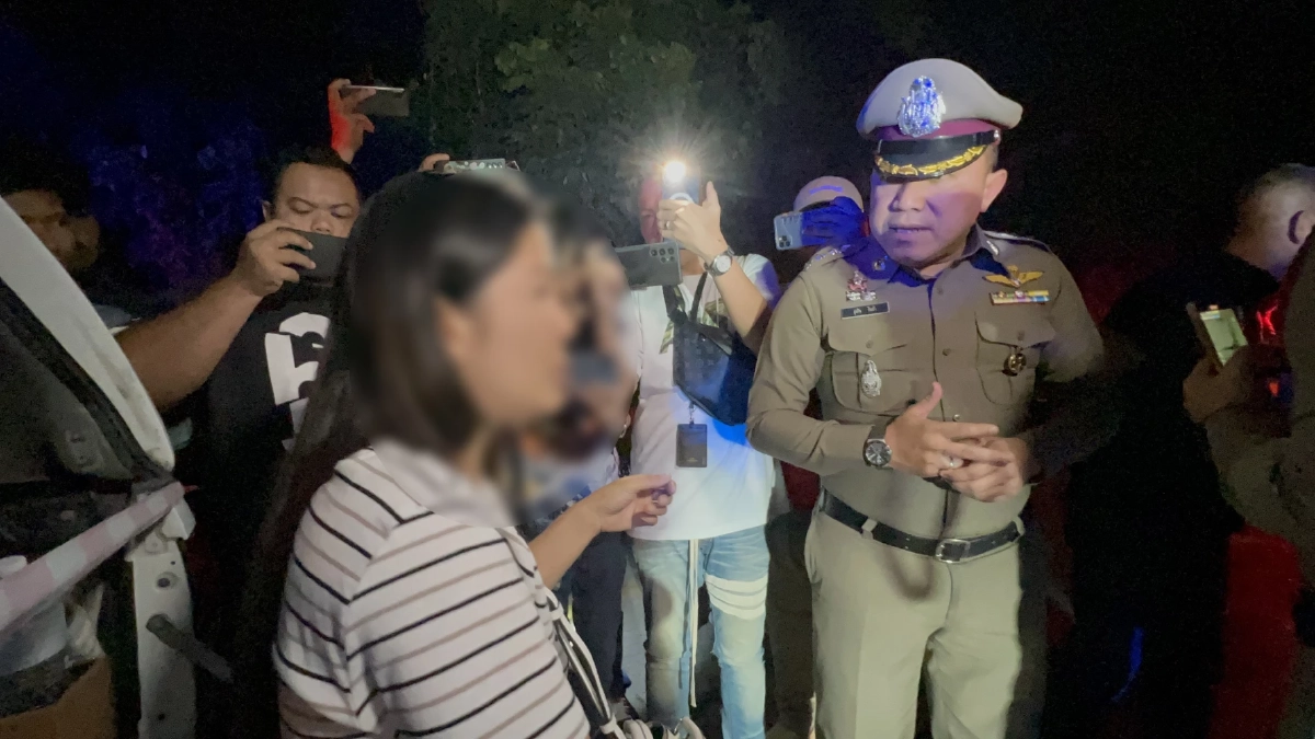 ภรรยาผู้เสียชีวิต กำลังให้ปากคำกับจนท.ตำรวจ