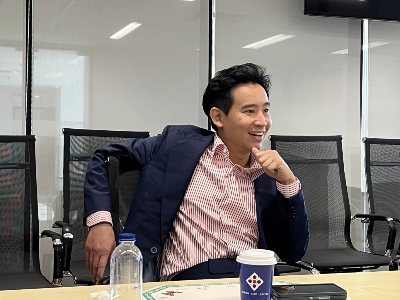 'ก้าวไกล' พร้อมจับมือ 'เพื่อไทย' ตั้งรัฐบาล หวังสูงชนะ 145 เขต