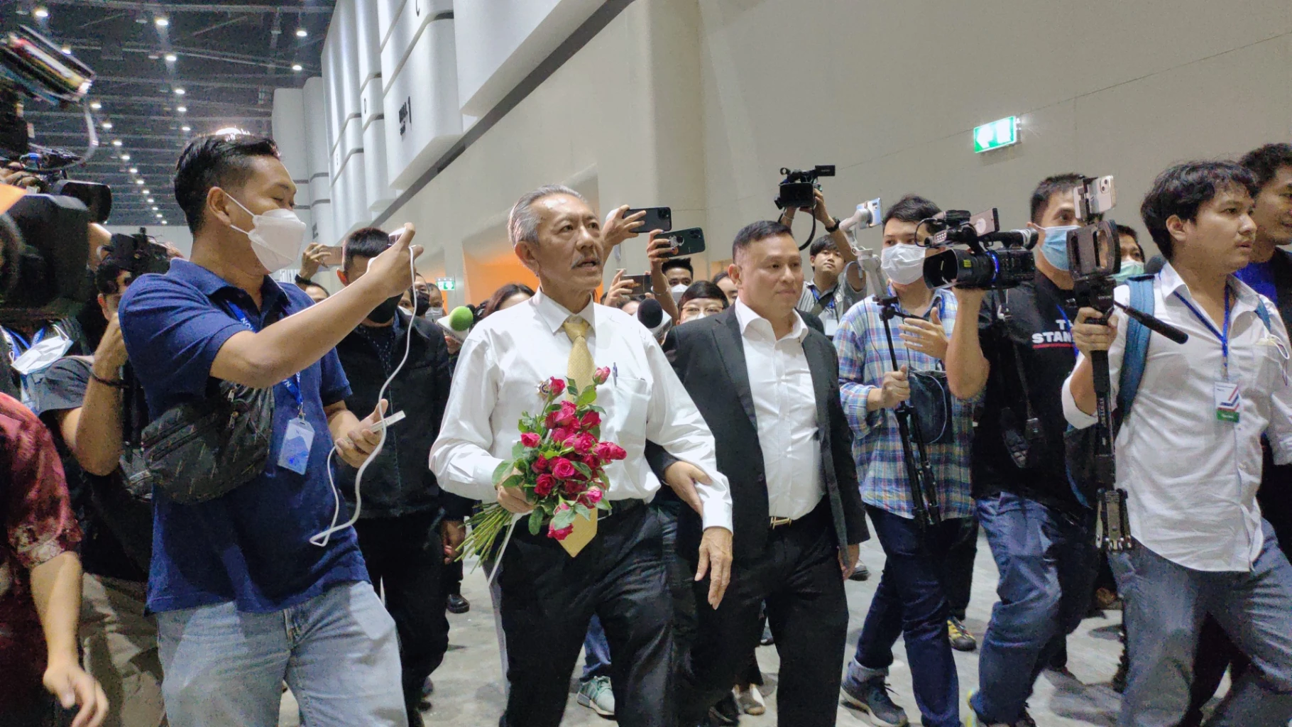 นายชูวิทย์ กมลวิศิษฎ์ ขอเข้าพบนายกรัฐมนตรี