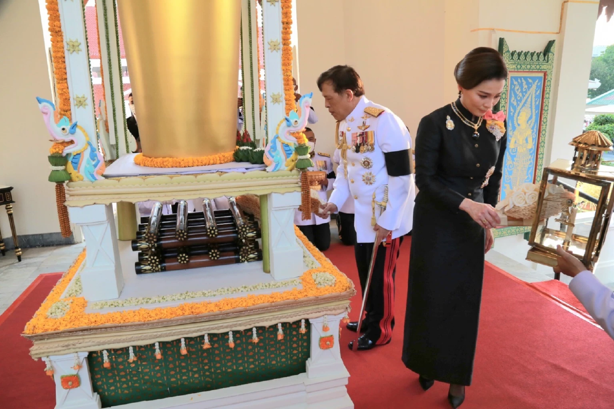 ในหลวง - พระราชินี พระราชทานเพลิงศพ \'ม.จ.มงคลเฉลิม ยุคล\' ณ วัดเทพศิรินทร์