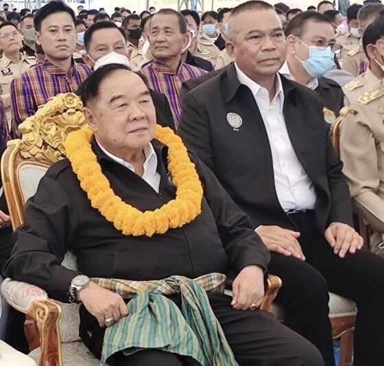 พล.อ.ประวิตร และ พล.อ.ณัฐ แม่ทัพเมืองกาญจน์ พรรคพลังประชารัฐ