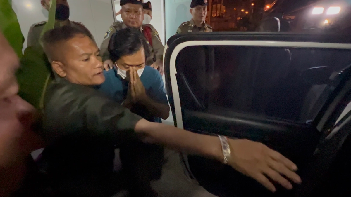 หนุ่มชนตำรวจ