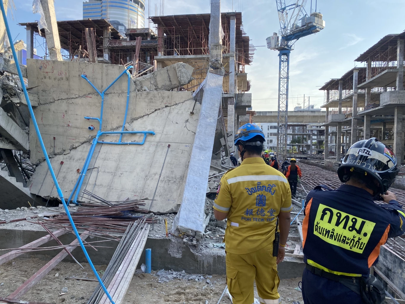 Thrilling 'building collapse' near Show DC Rama 9, 5 injured News