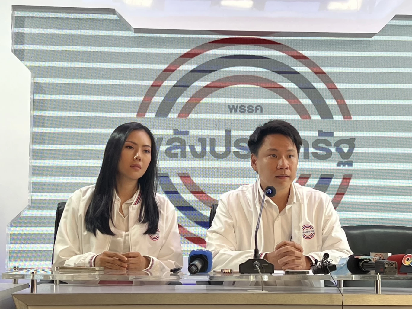 ทีมโฆษกพรรคพลังประชารัฐ แถลงนโยบายล็อต2