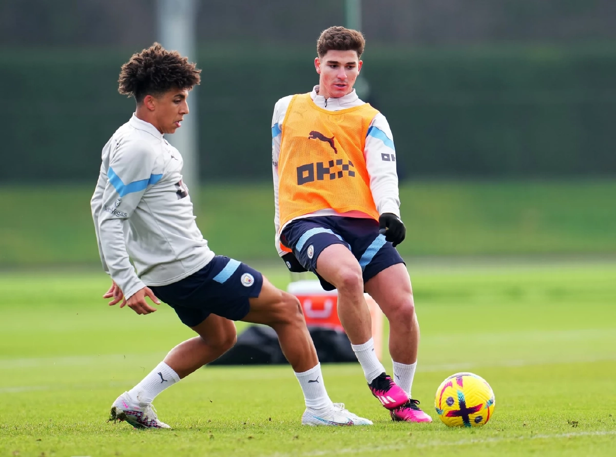 ศึกชิงบัลลังก์จ่าฝูง 'อาร์เซน่อล'  จัดชุดใหญ่แม้สถิติเป็นรอง 'แมนซิตี้'