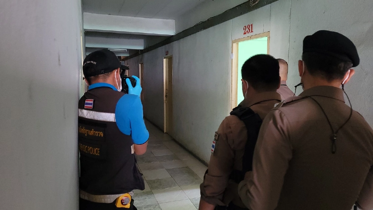 ตร.เข้าตรวจสอบห้องที่หนุ่มเมียนมาถูกฆาตกรรม 