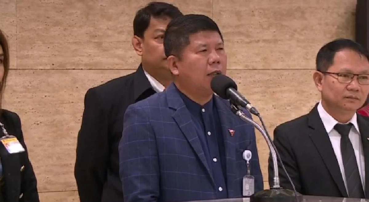  นายสุเทพ อู่อ้น ประธานคณะกรรมาธิการการแรงงาน