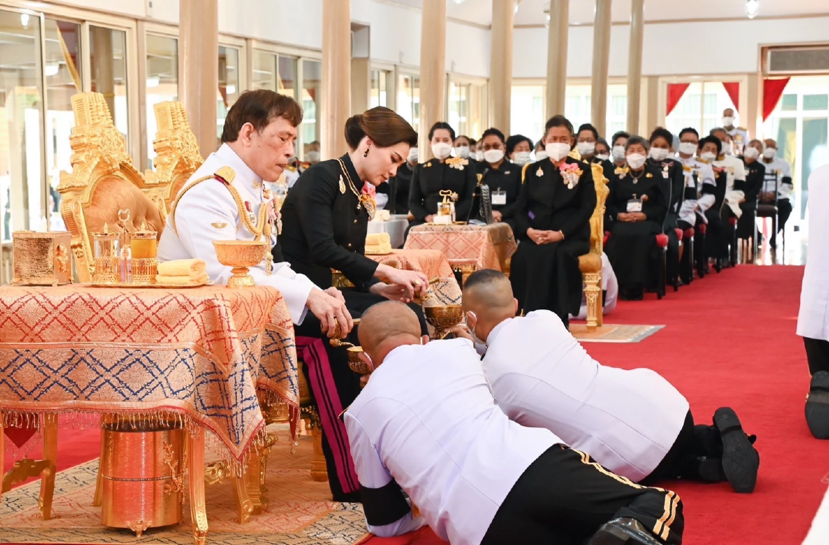 ในหลวง - พระราชินี พระราชทานเพลิงศพ \'ม.จ.มงคลเฉลิม ยุคล\' ณ วัดเทพศิรินทร์