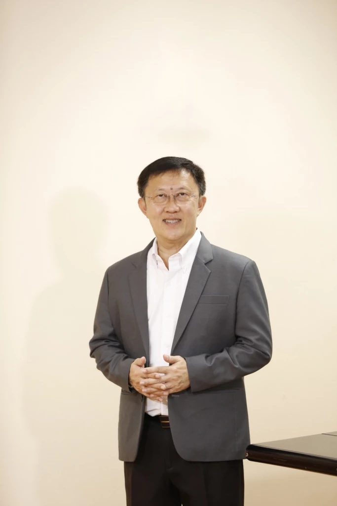 ดร.ดนุช ตันเทอดทิตย์ หรือ ดร.ปอน ดำรงตำแหน่ง หัวหน้าพรรครวมพลังคนใหม่