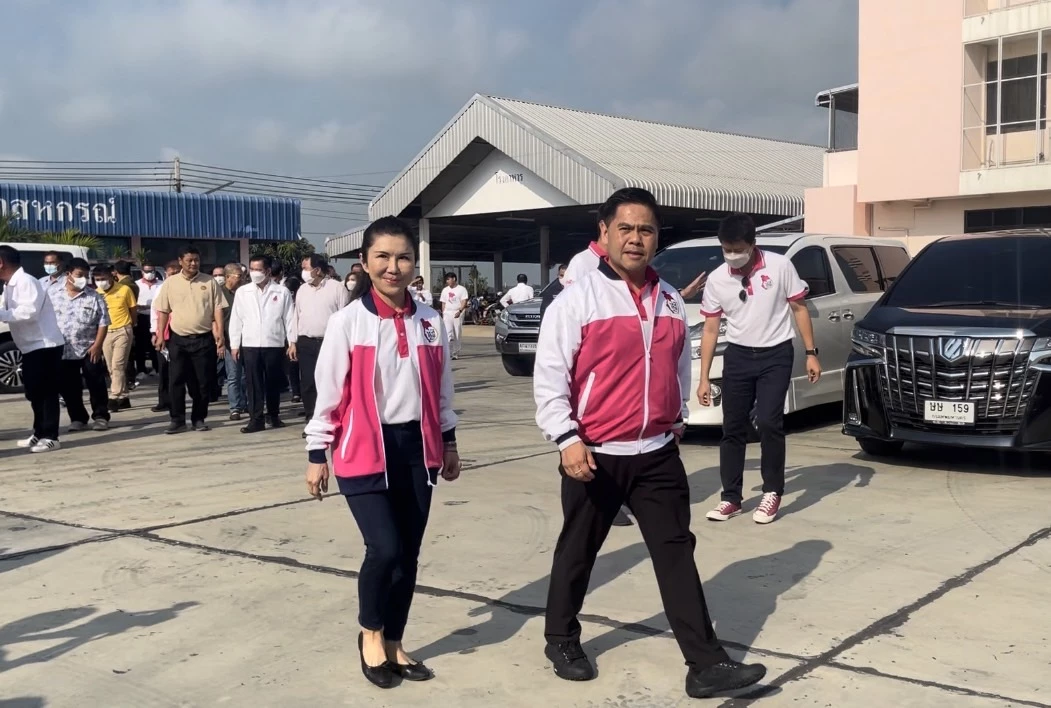 น.ส.กาญจนา และ นายวราวุธ ลงพื้นที่ปราศรัยจังหวัดสุพรรณบุรี