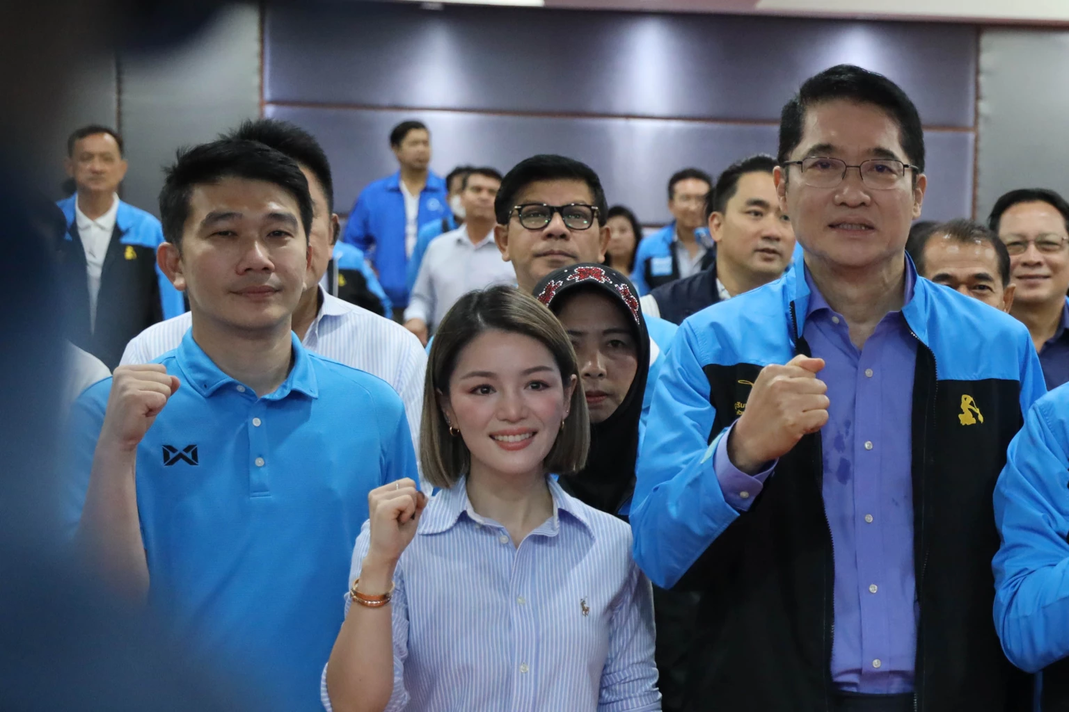 แกนนำพรรคประชาธิปัตย์ เคียงข้างผู้สมัครสส. กทม.