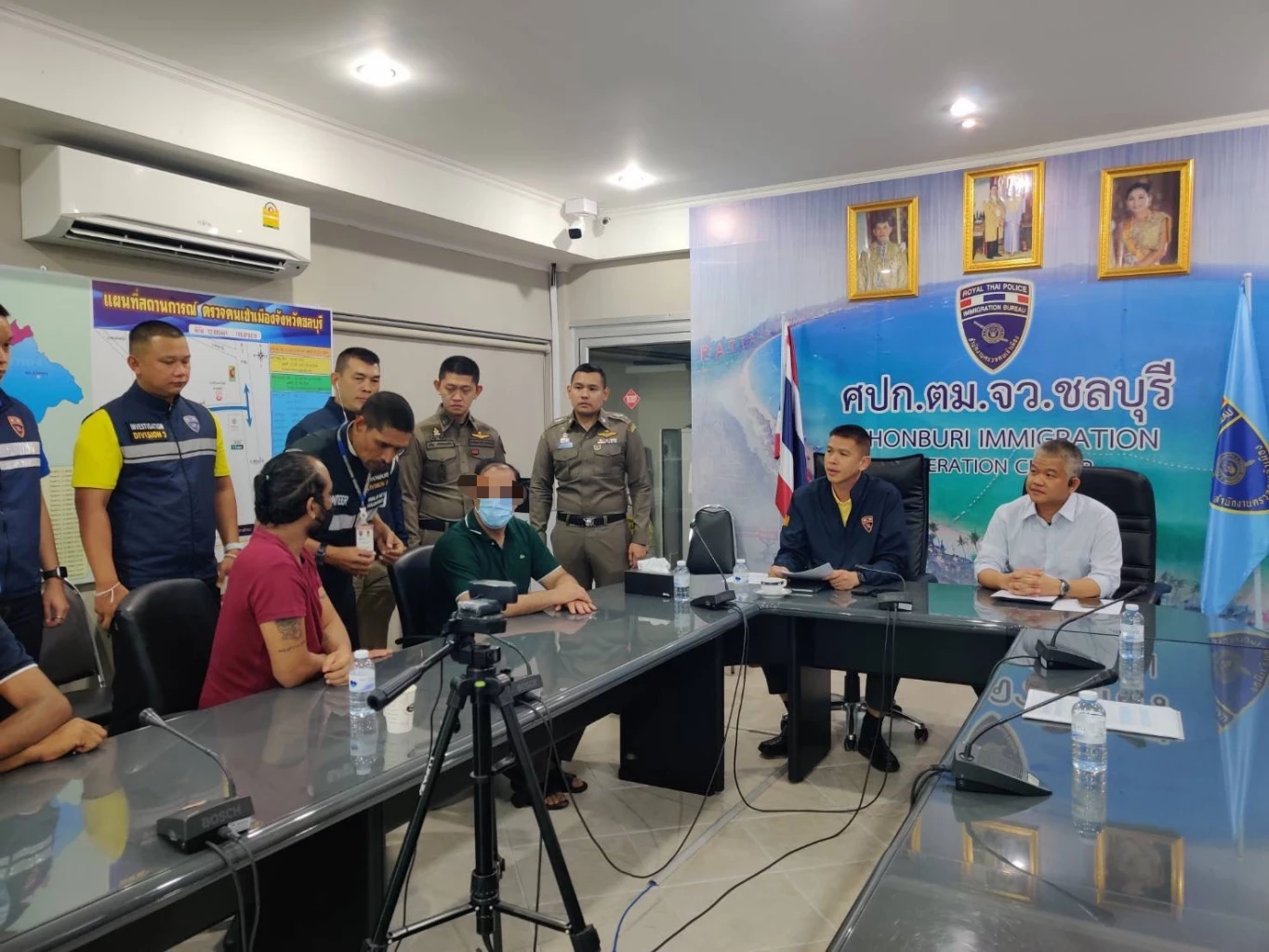 ตม.ชลบุรี ร่วมกับ สภ.เมืองพัทยา จับกุมชาวอิรัก ซ่อนตัวในไทยนาน 8 ปี 