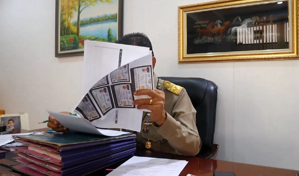 นายอำเภอเมืองกาญจน์ ตรวจสอบที่มาบัตรปชช. 7 ใบ
