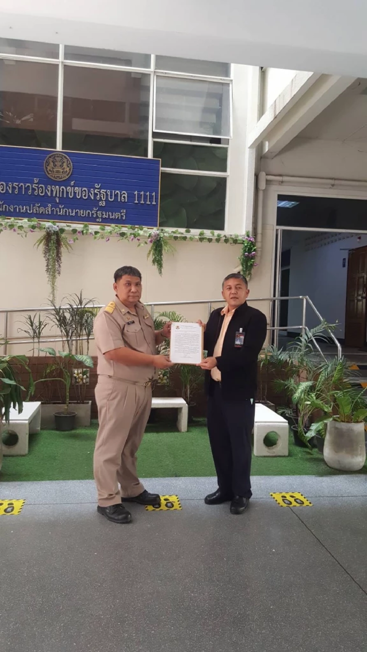  นายบุญญฤทธิ์ นิปวณิชย์ ประธาน ส.ปอ.ท. ยื่นให้แก้ระเบียบลงทะเบียนโครงการสวัสดิการรัฐ