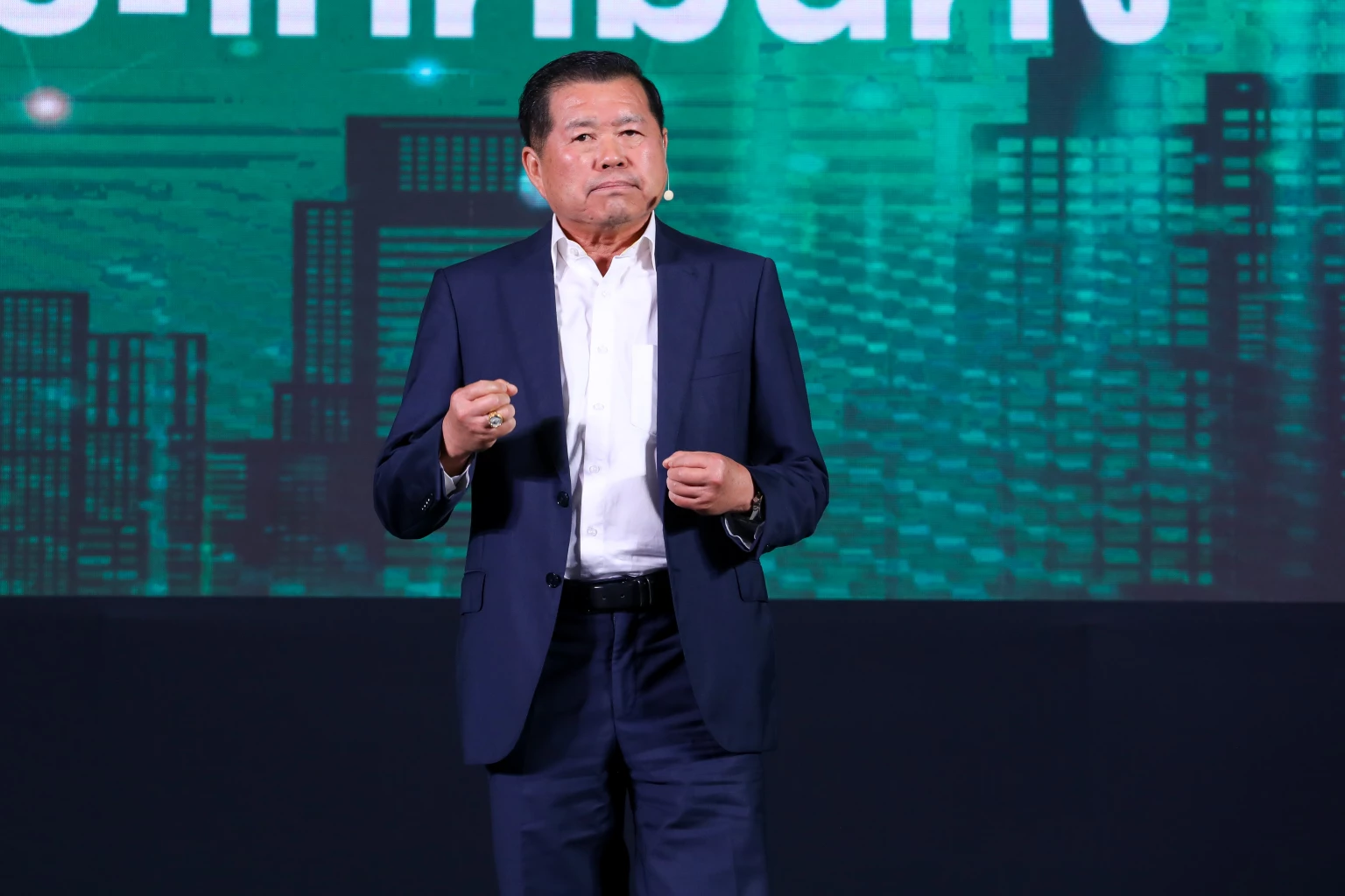 นายนิพนธ์ บุญยามณี รองหัวหน้าพรรคประชาธิปัตย์