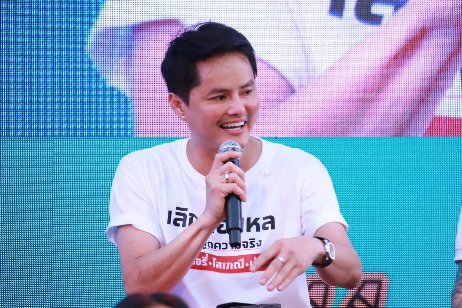 'นอท พรรคเปลี่ยน' ลั่นบนเวทีดีเบต ปกป้องคนรุ่นใหม่ ไม่ให้รัฐรังแก