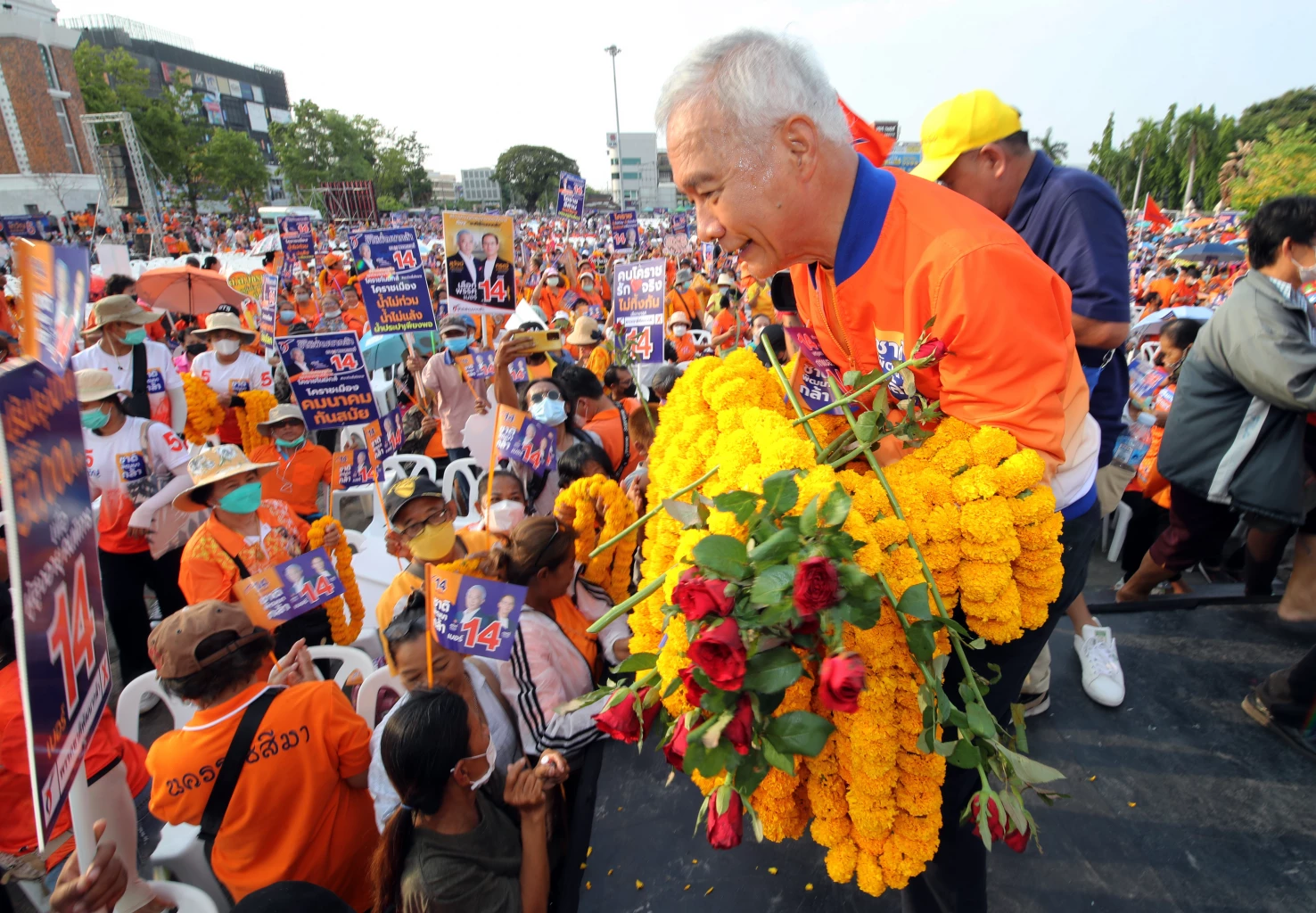 คนโคราชกว่า 30.000 ชีวิตแห่ฟังการปราศรัยใหญ่พรรคชาติพัฒนากล้า ที่ศาลากลาง จ. นครราชสีมา