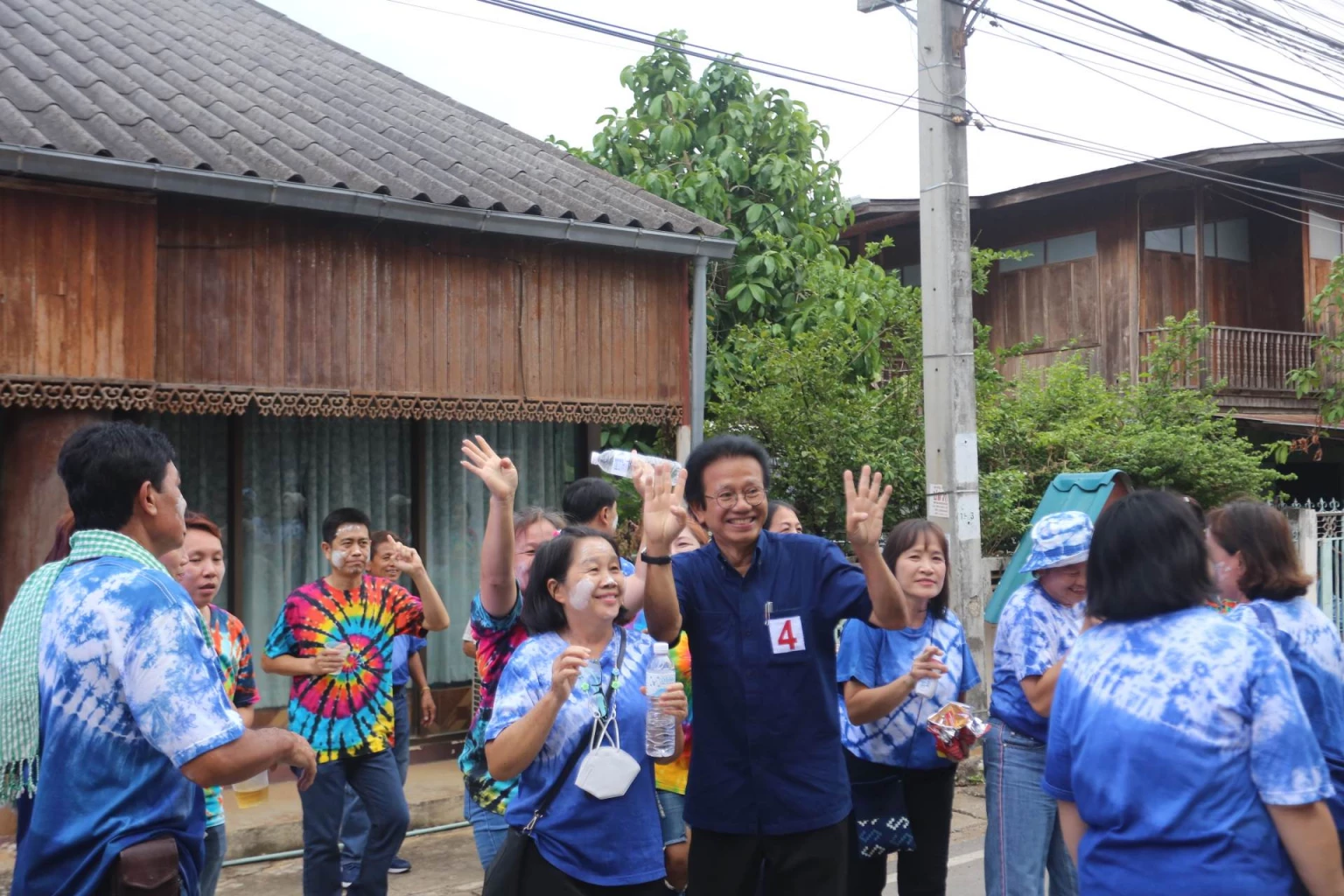 นพ.ทศพร เสรีรักษ์ ผู้สมัคร สส. พรรคเพื่อไทย