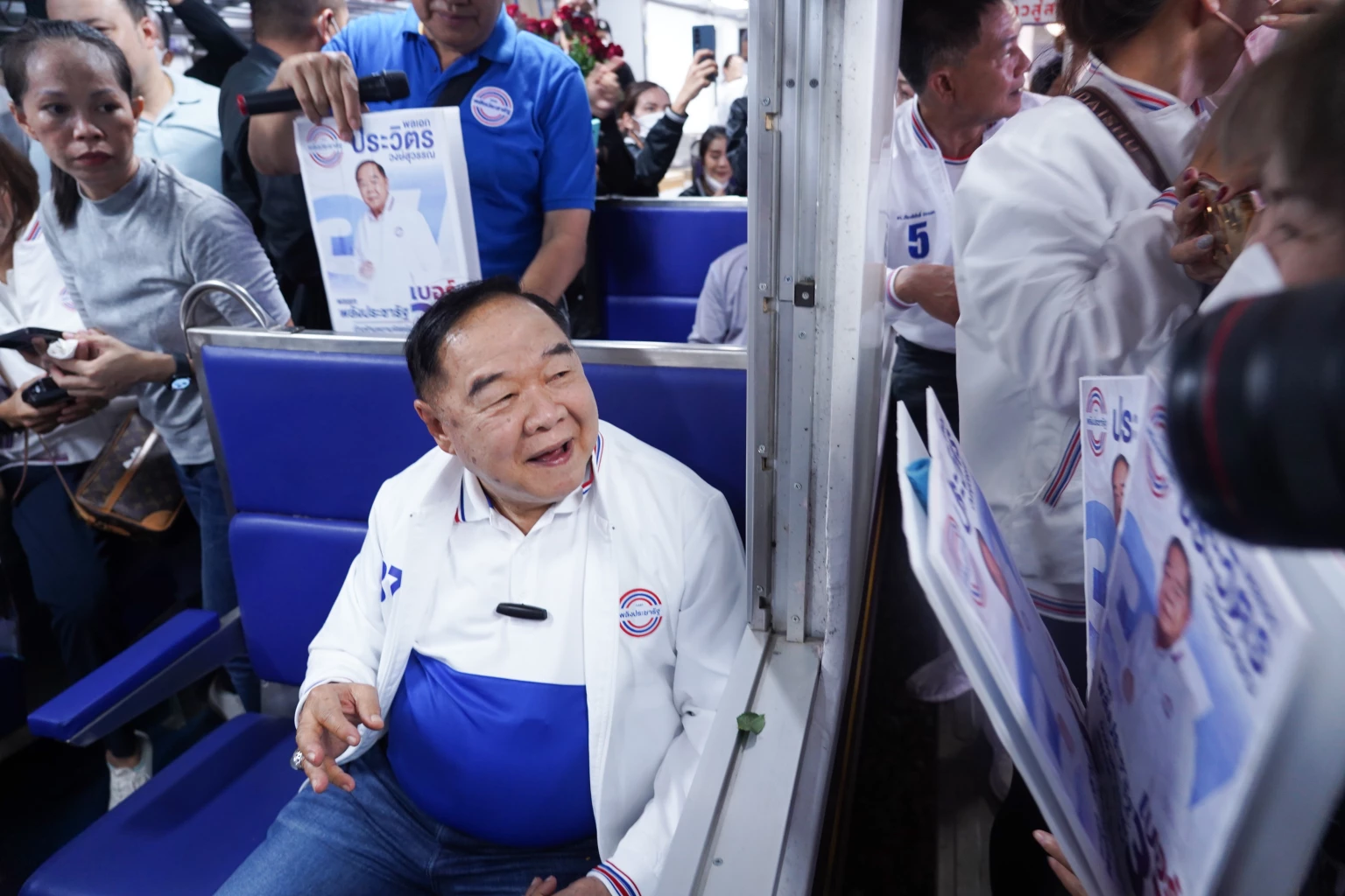 พล.อ.ประวิตร วงษ์สุวรรณ 