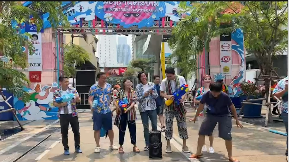 พรรคประชาธิปัตย์ ลุยสงกรานต์สยามสแควร์