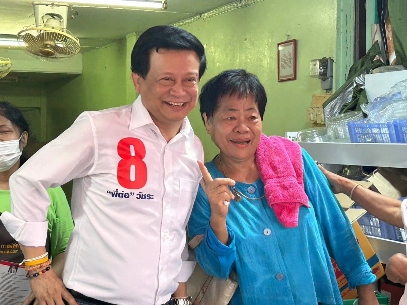 'วัชระ กรรณิการ์' งัดไม้เด็ด ดึงลูกสาว 'น้องถั่วพู' ขอคะแนนคนบางกรวย