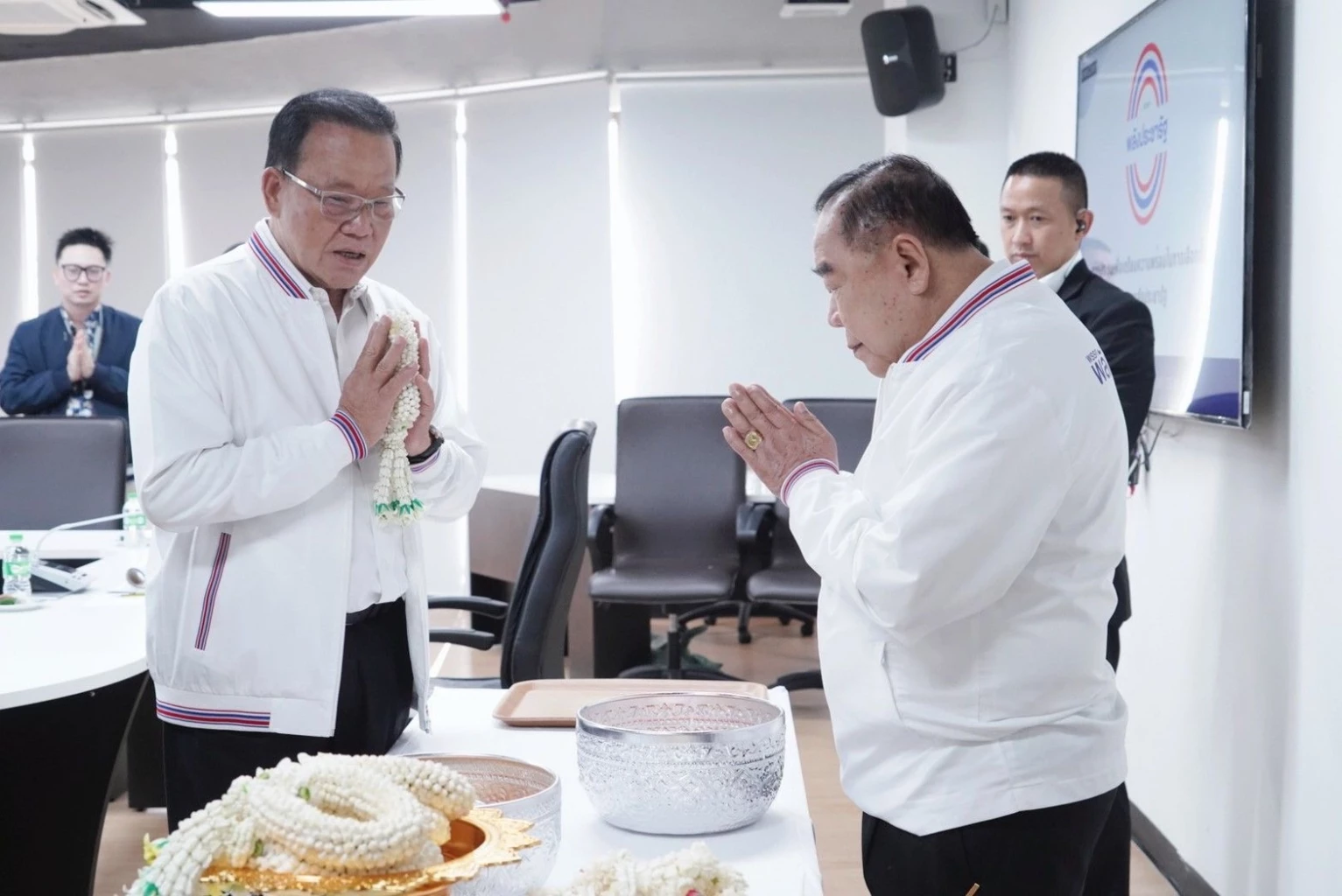 นายสันติ ขอพร พล.อ.ประวิตร