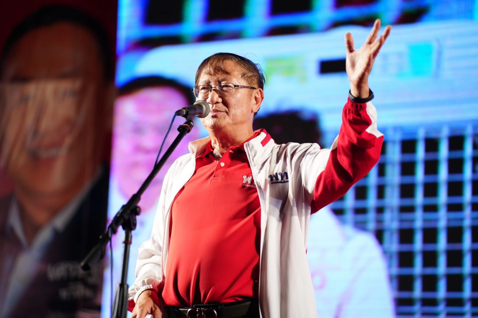 หมอมิ้ง นพ.พรหมินทร์ เลิศสุริย์เดช ประธานคณะทำงานด้านเศรษฐกิจ พรรคเพื่อไทย