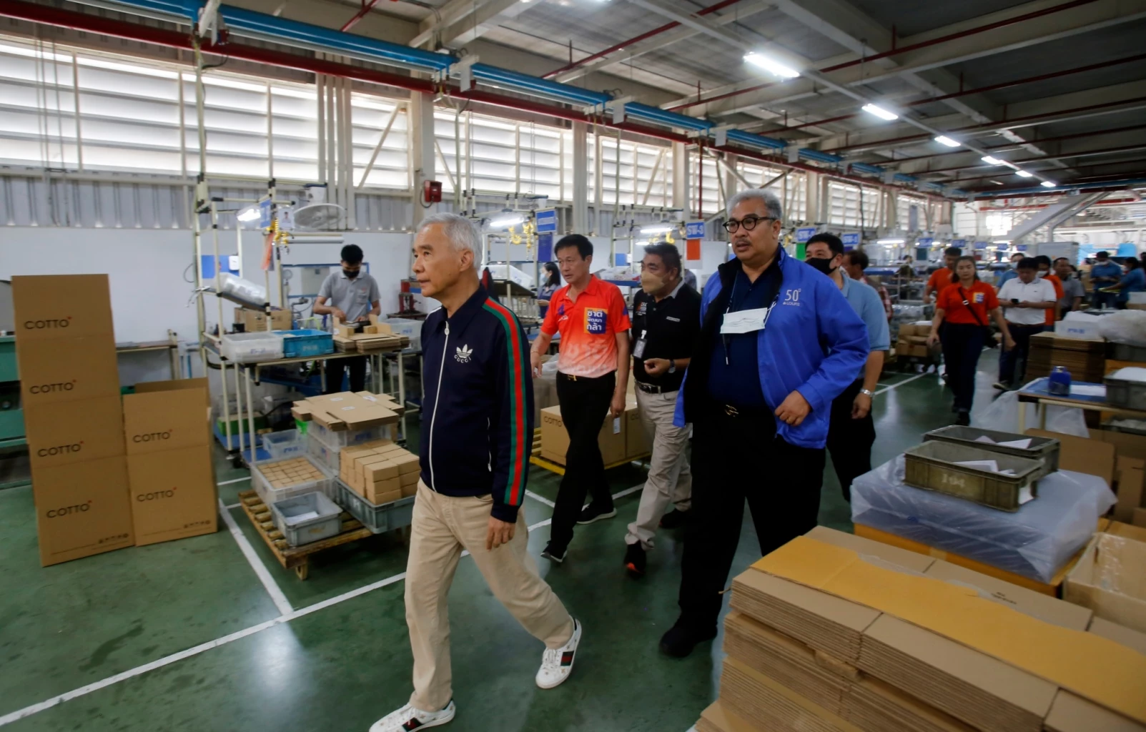 นายสุวิจน์ และทีมชพก.เยี่ยมชมโรงงานผลิตภัณฑ์ COTTO ของบริษัท สยามซานิทารีฟิตติ้ง จำกัด จ.นครราชสีมา