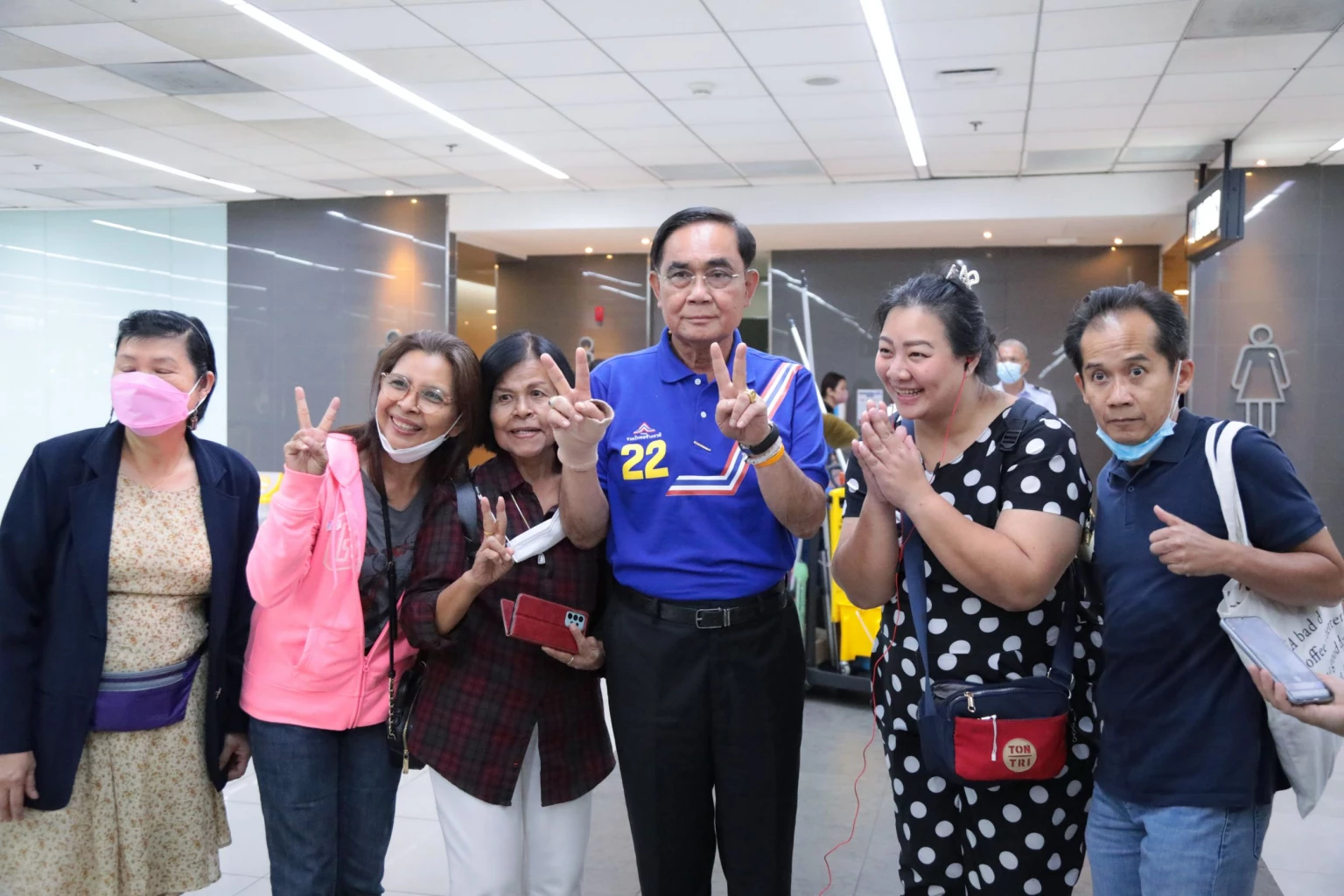 เจอกันที่ดอนเมือง 'ประยุทธ์' อวยพรให้ 'ท็อป วราวุธ' โชคดี