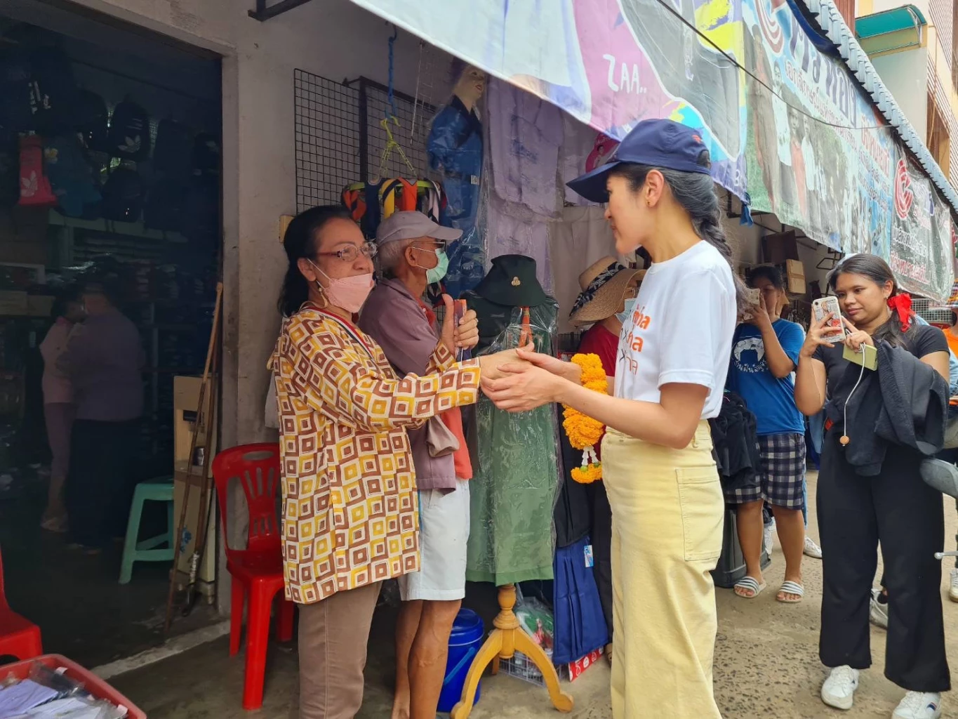 พรรณิการ์ วานิช ร่วมหาเสียงกับผู้สมัคร สส.พรรคก้าวไกล ที่บุรีรัมย์ 