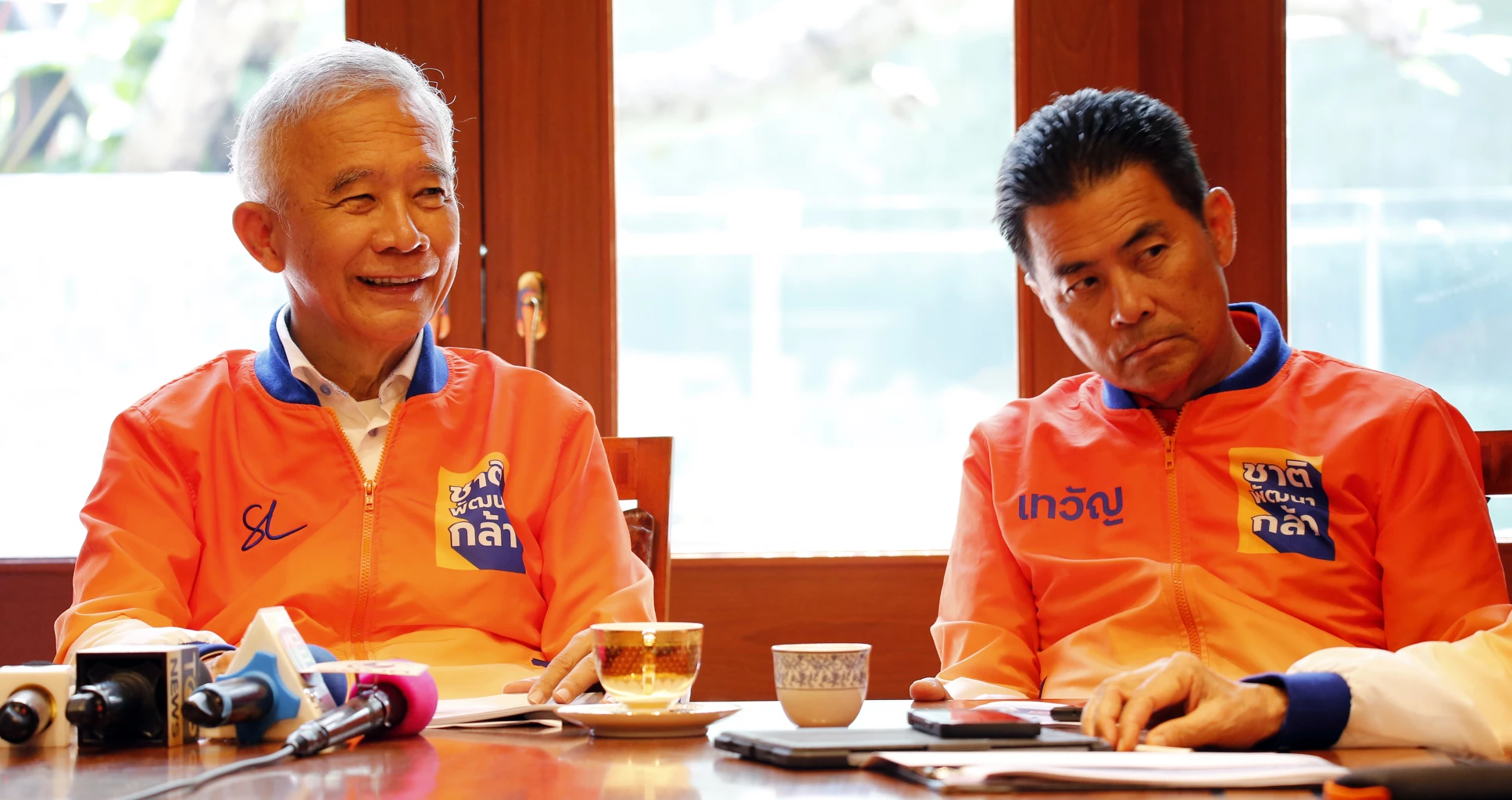 สองพี่น้อง:นายสุวัจน์-นายเทวัญ ลิปตพัลลภ  แคนดิเดตนายกรัฐมนตรีพรรคชาติพัฒนากล้า