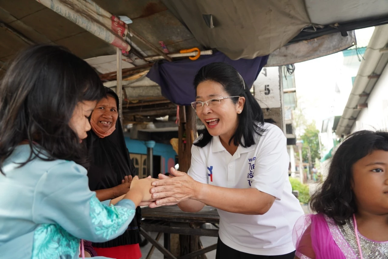 คุณหญิงสุดารัตน์ เกยุราพันธุ์ 