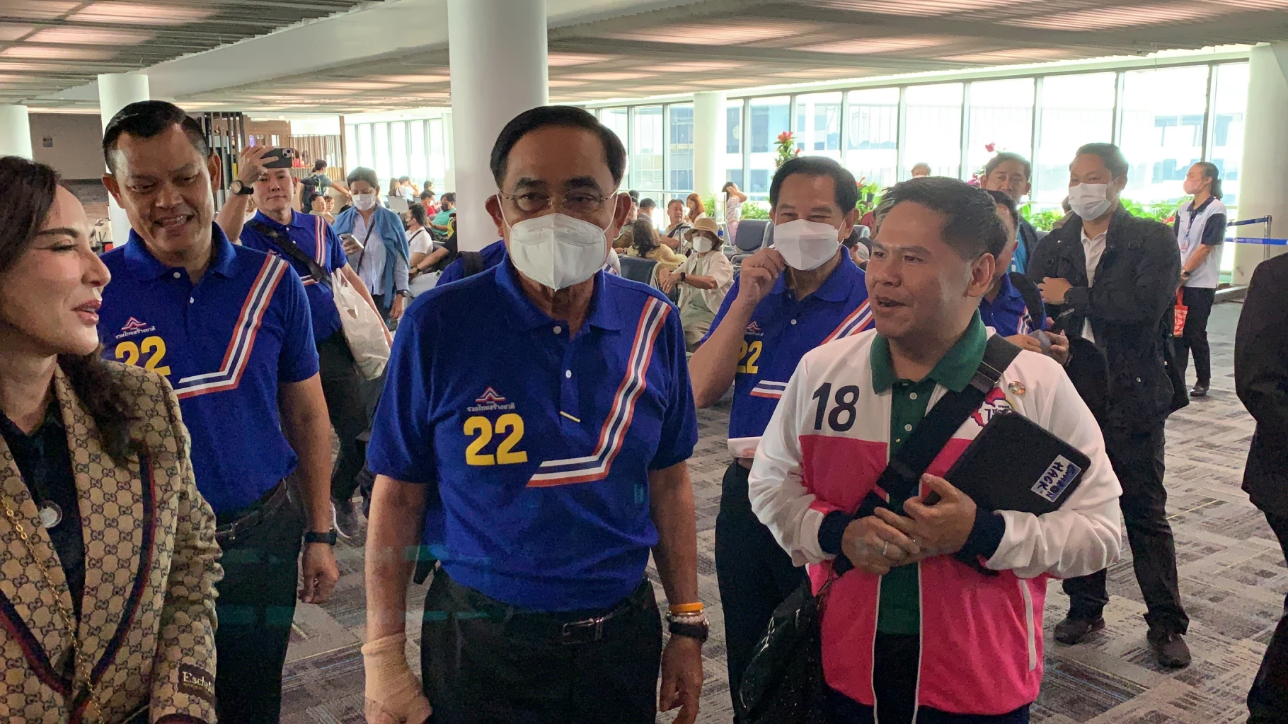 เจอกันที่ดอนเมือง 'ประยุทธ์' อวยพรให้ 'ท็อป วราวุธ' โชคดี