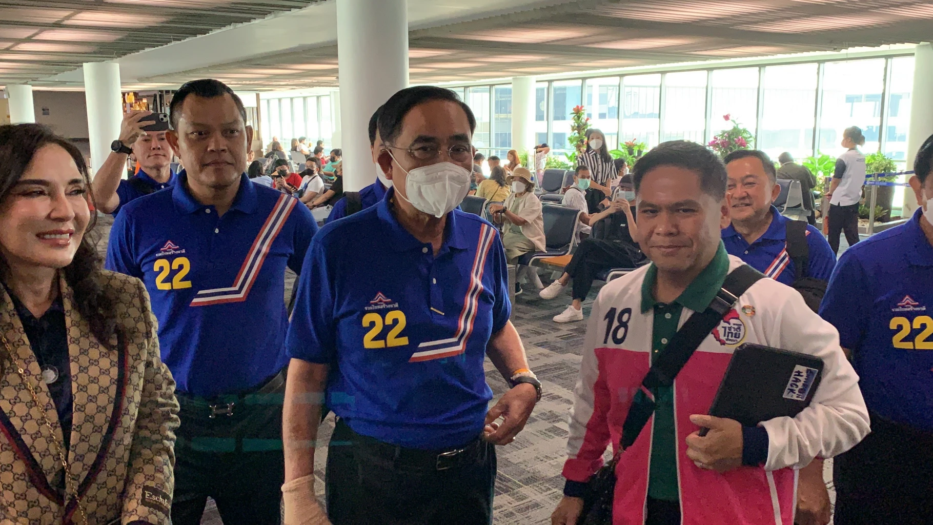 ลุงตู่-วราวุธ-มนัญญา บังเอิญเจอกันที่สนามบินดอนเมือง กทม.