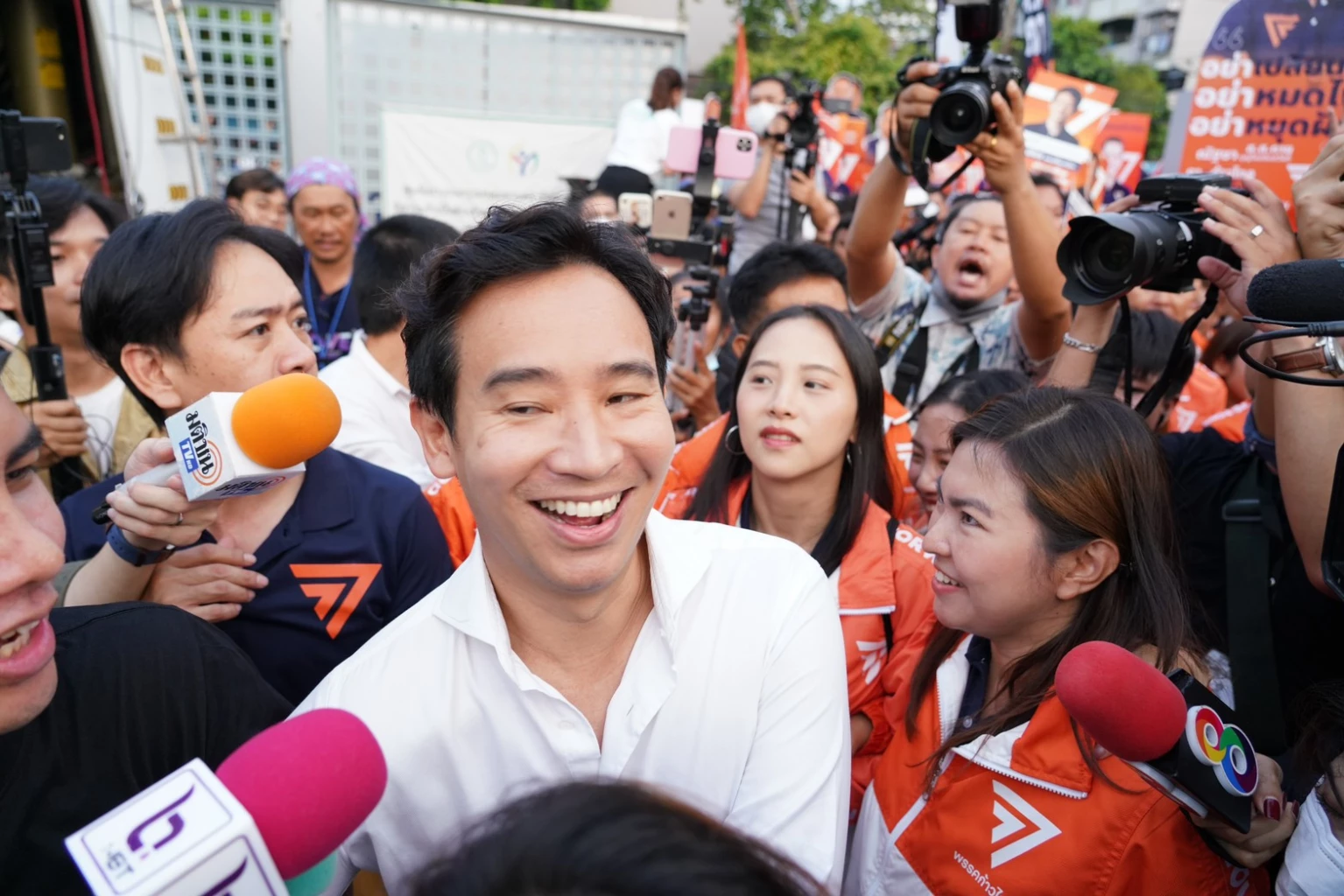 นายพิธา ลิ้มเจริญรัตน์