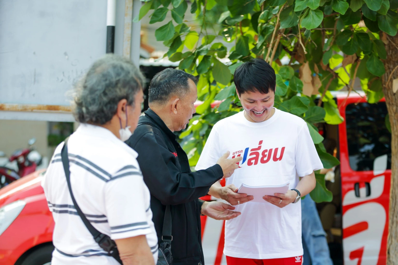 นายพันธ์ธวัช นาควิสุทธิ์ 