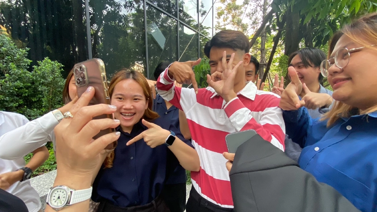 เลือกตั้ง66 : 'ลุงป้อม’ เดินหน้าวิดีโอคอลหาเสียง อ้อนขอคะแนนเยาวชน