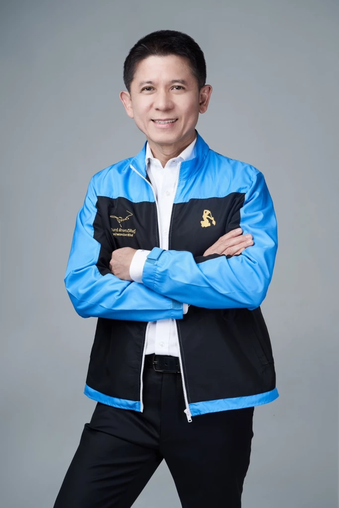 นายชนินทร์ รุ่งแสง