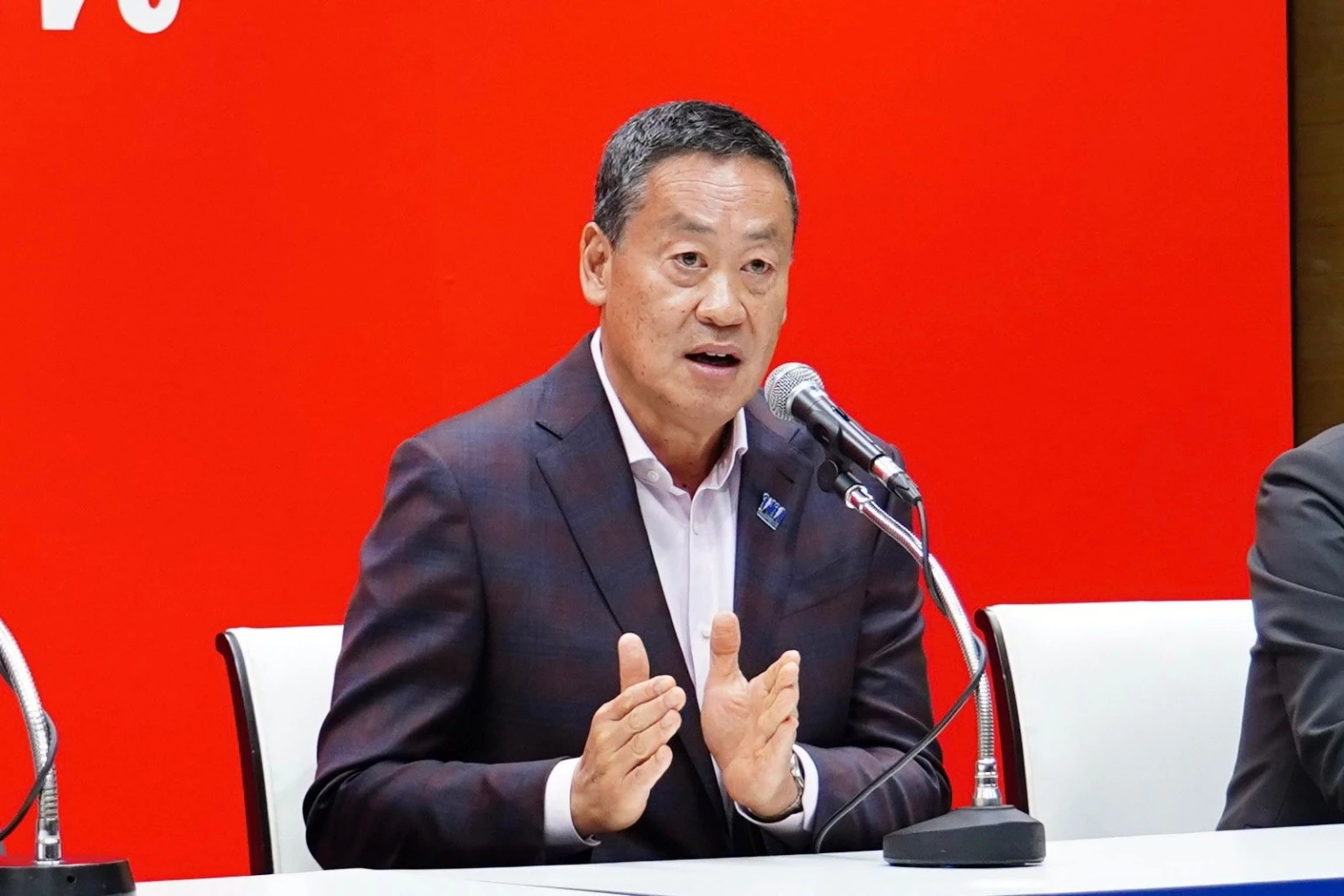 นายเศรษฐา ทวีสิน  