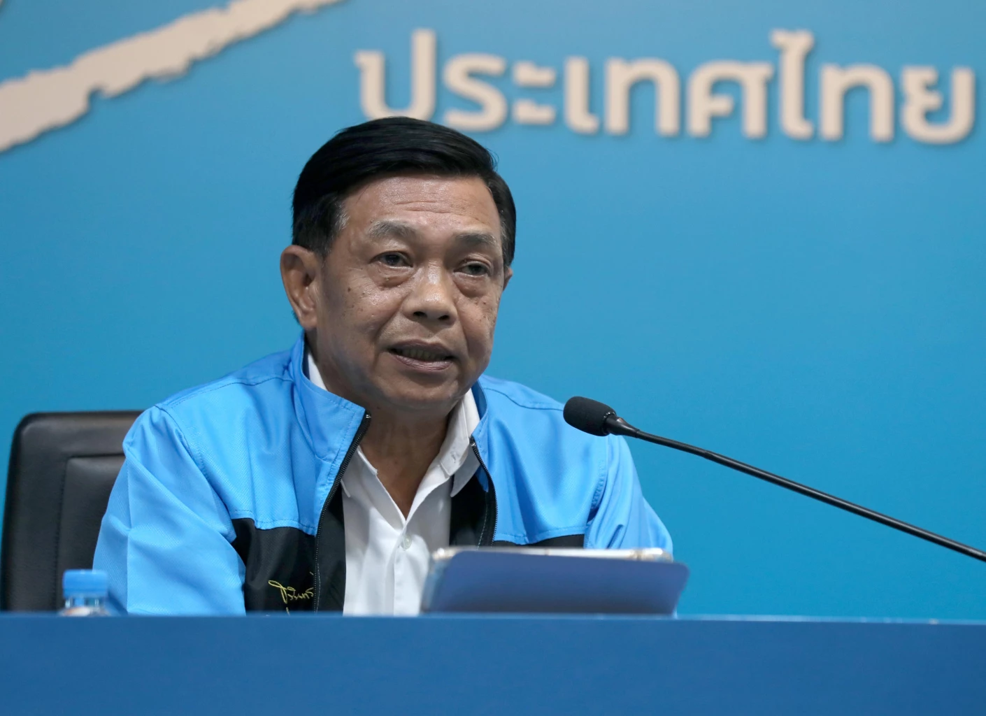  นายอลงกรณ์ พลบุตร