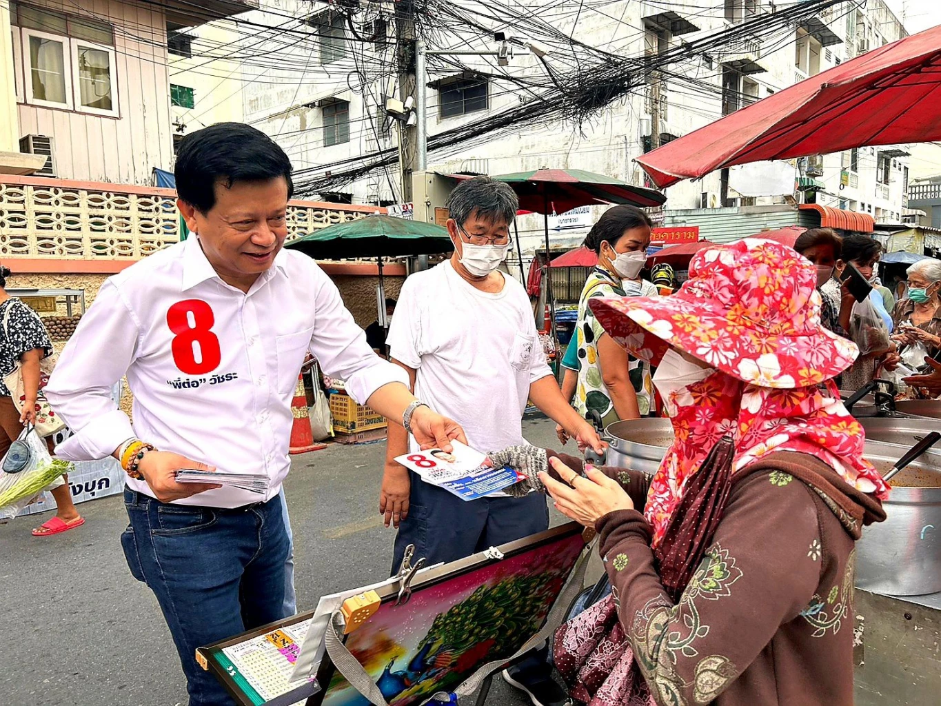 'วัชระ กรรณิการ์' งัดไม้เด็ด ดึงลูกสาว 'น้องถั่วพู' ขอคะแนนคนบางกรวย