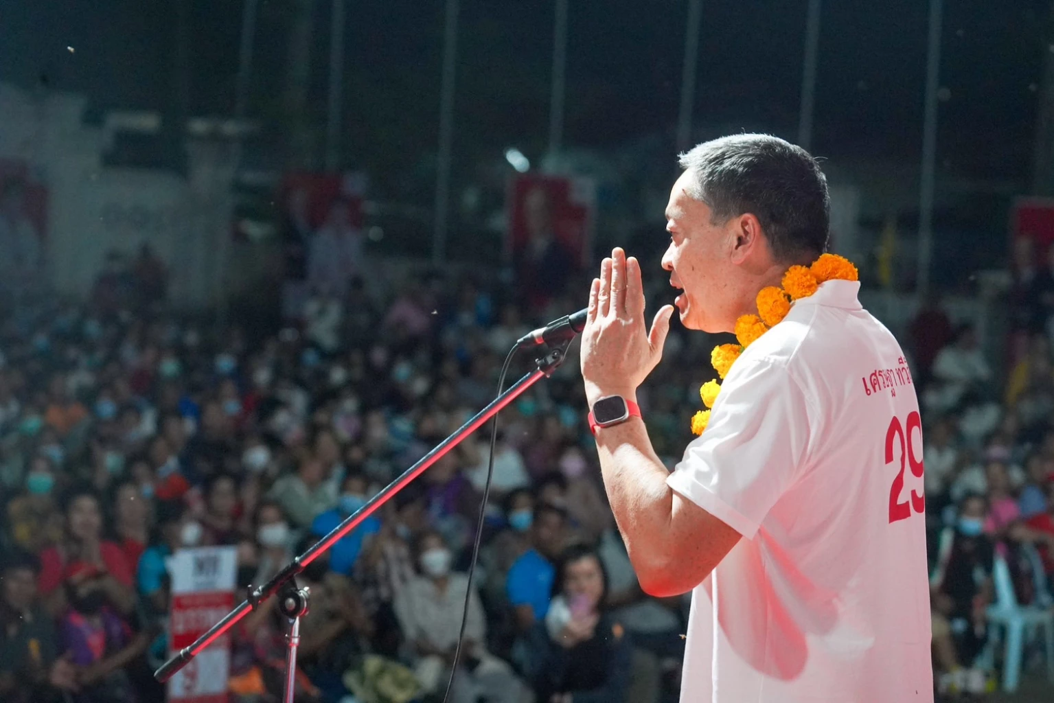 นายเศรษฐา ทวีสิน 